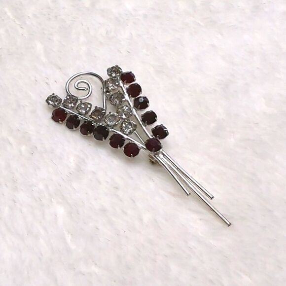 Vintage 60's Clear and Red Rhinestone - Silvertone Spray Brioche - Picture 4 of 11